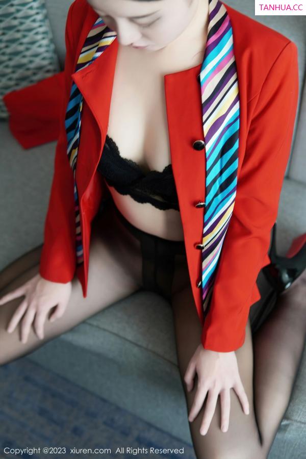   [XiuRen]高清写真图 2023.01.05 No.6088 米娜MnaL 制服黑丝第29张图片